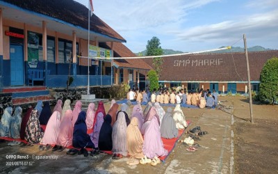 Kegiatan Program Unggulan Jum'at Berdo'a